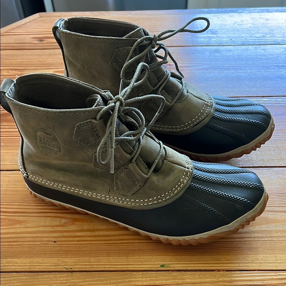 Sorel Women’s Waterproof Duck Boots - Navy and Green